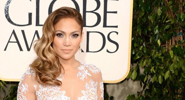 Hair How-To: Side Swept Curls