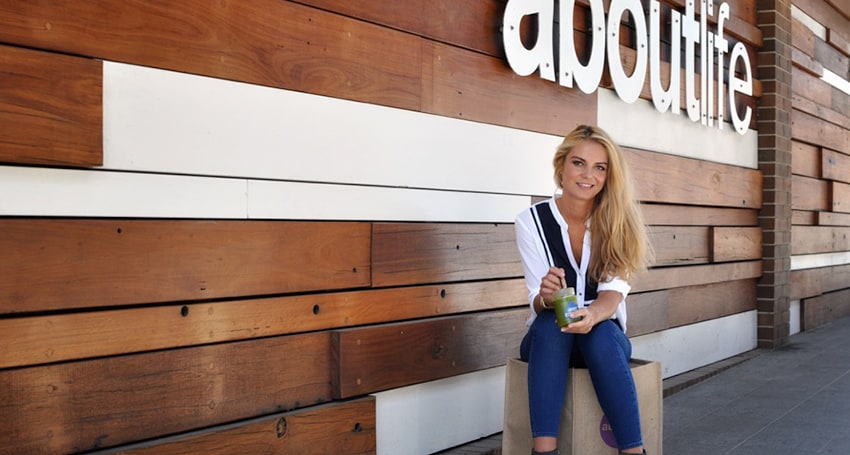 EAT WELL WITH VLADIA