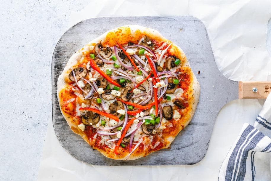 15-MINUTE MOZZARELLA MAGIC PIZZA