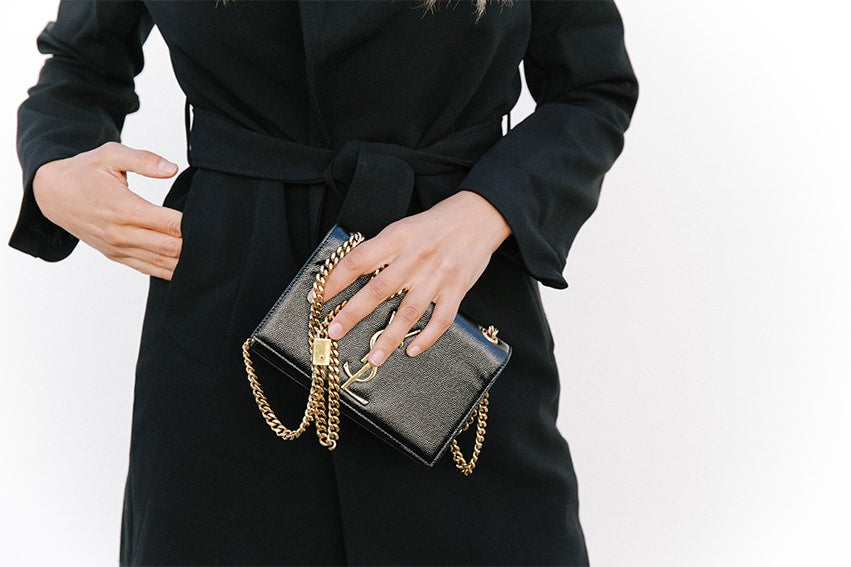 THE CLASSIC BLACK TRENCH
