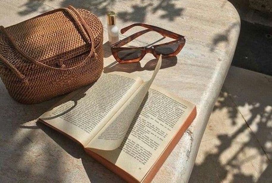5 SUMMER MUST-READS
